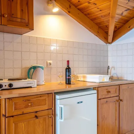 Aparthotel Achillion & 3*