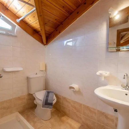 Achillion & Apartahotel Amoudi